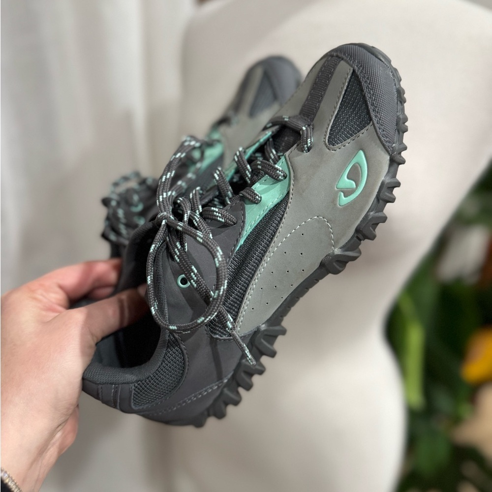 Giro MTB SPD Cycling Shoes – Gray/Teal‎ – Lace-Up – 2-Bolt Cleats